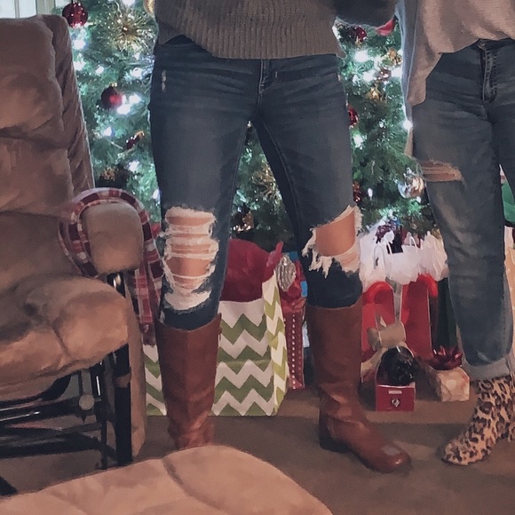 American Eagle Distressed Skinny Jeans - Picture 2 of 2